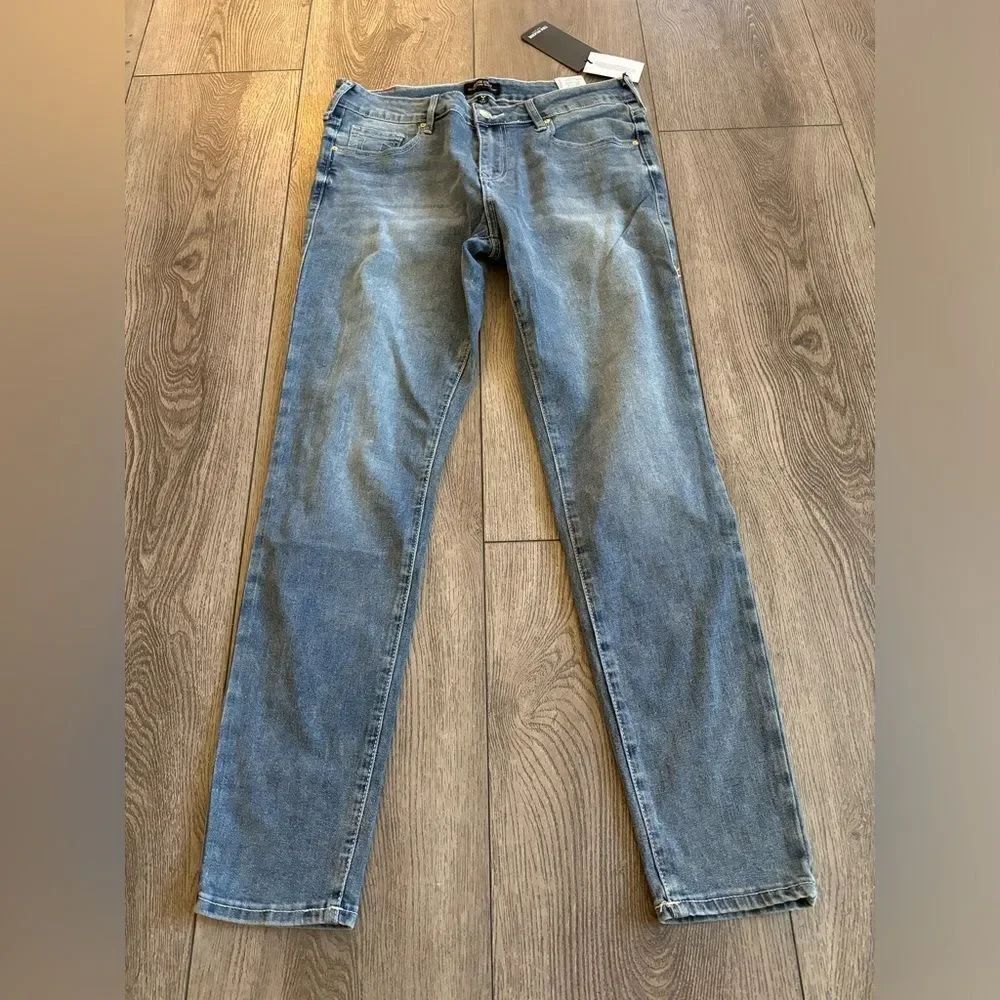 True religion woman’s Jennie curvy mid rise supper skinny jeans NWT